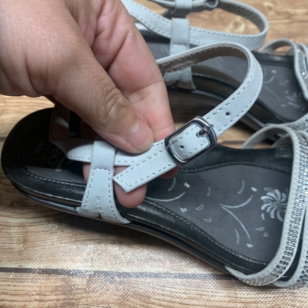 Abeo Patent Leather Open Toe White Studded Strappy Sandal Heels Women's Size 6 - Picture 8 of 10
